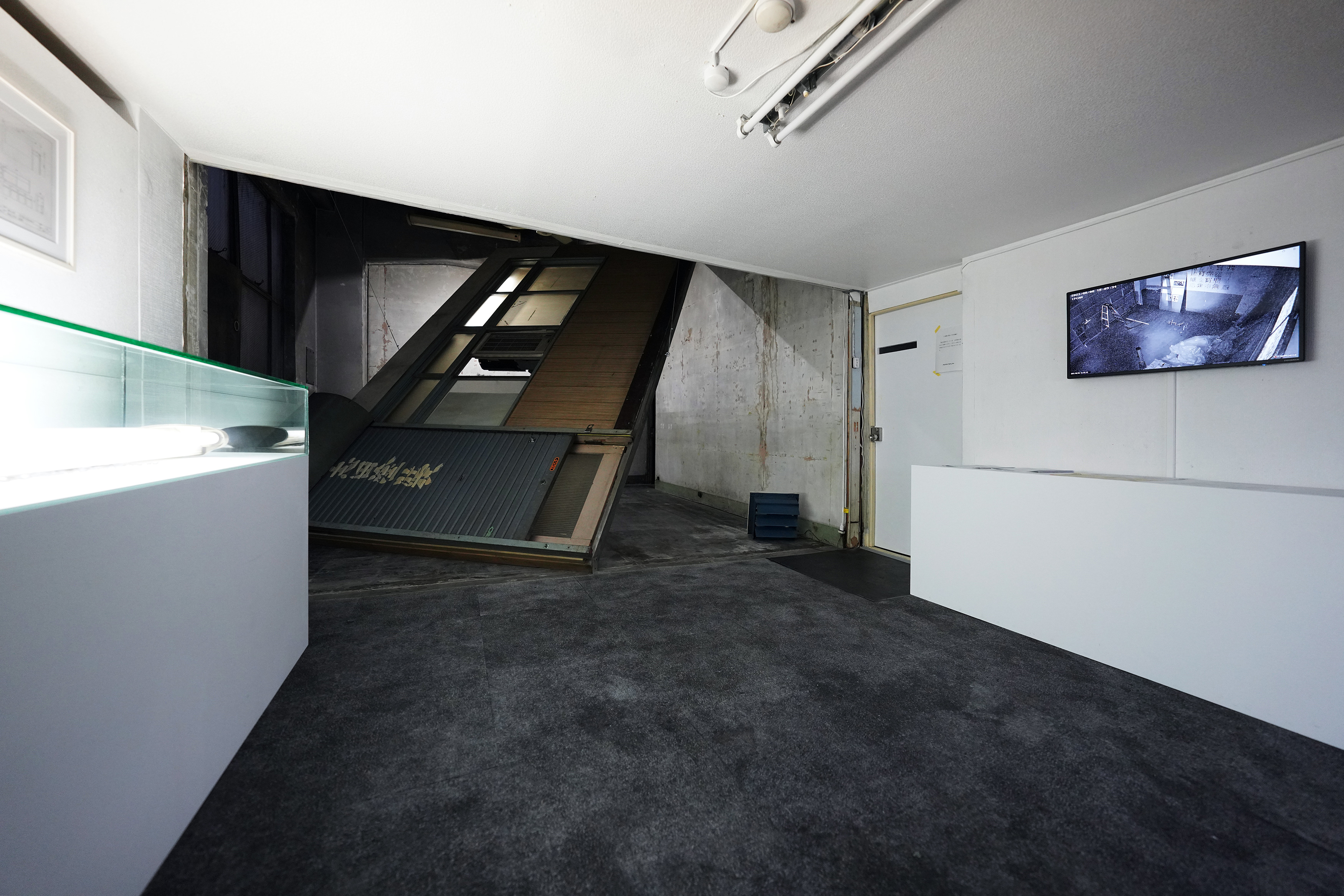 展示風景：《現れの場》AZUMATEI PROJECT、横浜、2021年